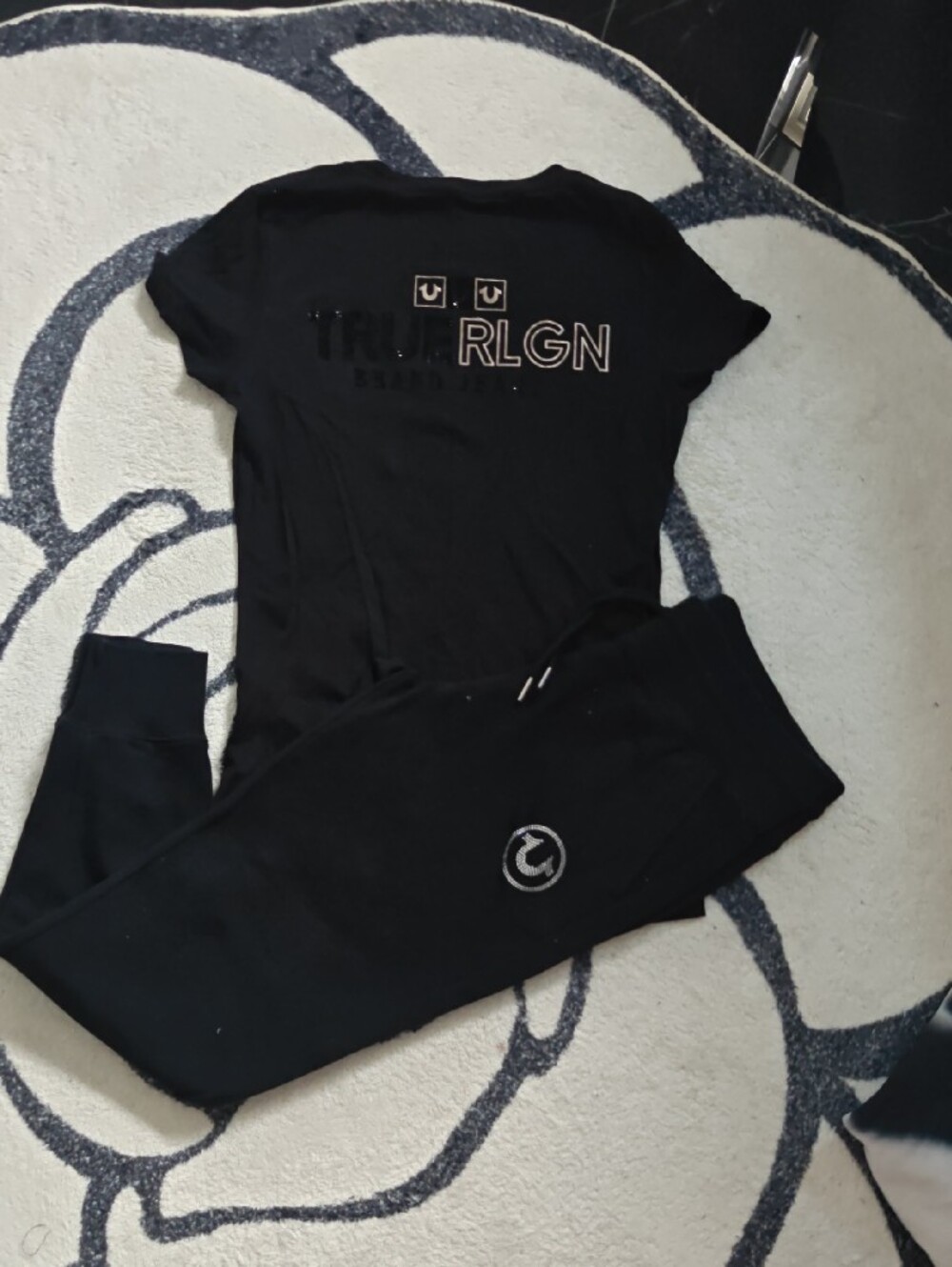 True Religion Women's Multi-Top & Jogger Set - Black, White, Pink, Gray Tie-Dye. - Picture 4 of 7
